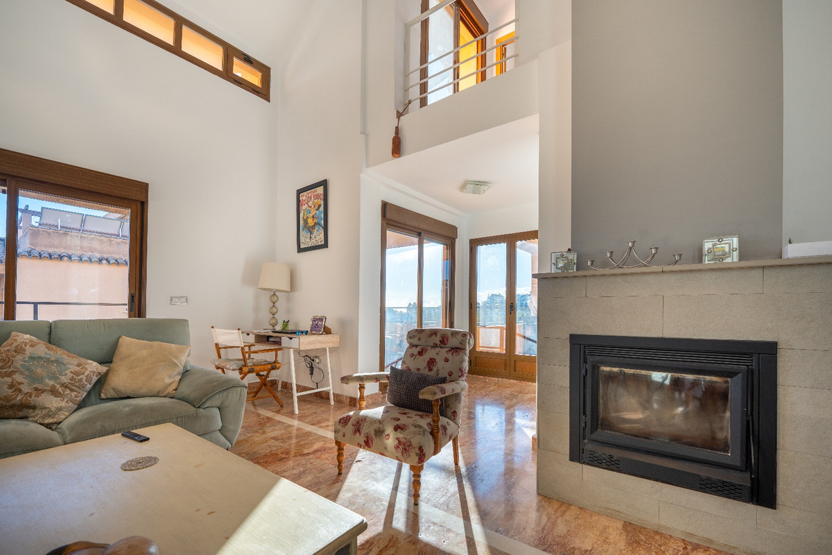 4 bedroom Semi-detached for sale in Riviera del Sol – R5288242