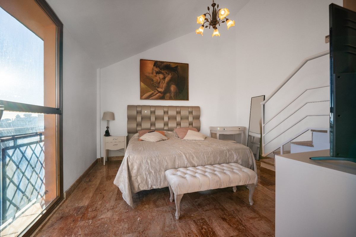 4 bedroom Semi-detached for sale in Riviera del Sol – R5288242