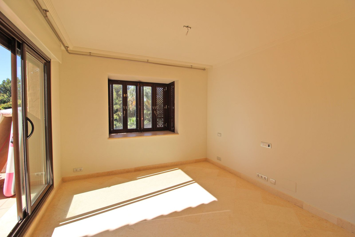 4 bedroom Penthouses for sale in Guadalmina Baja – R5210857