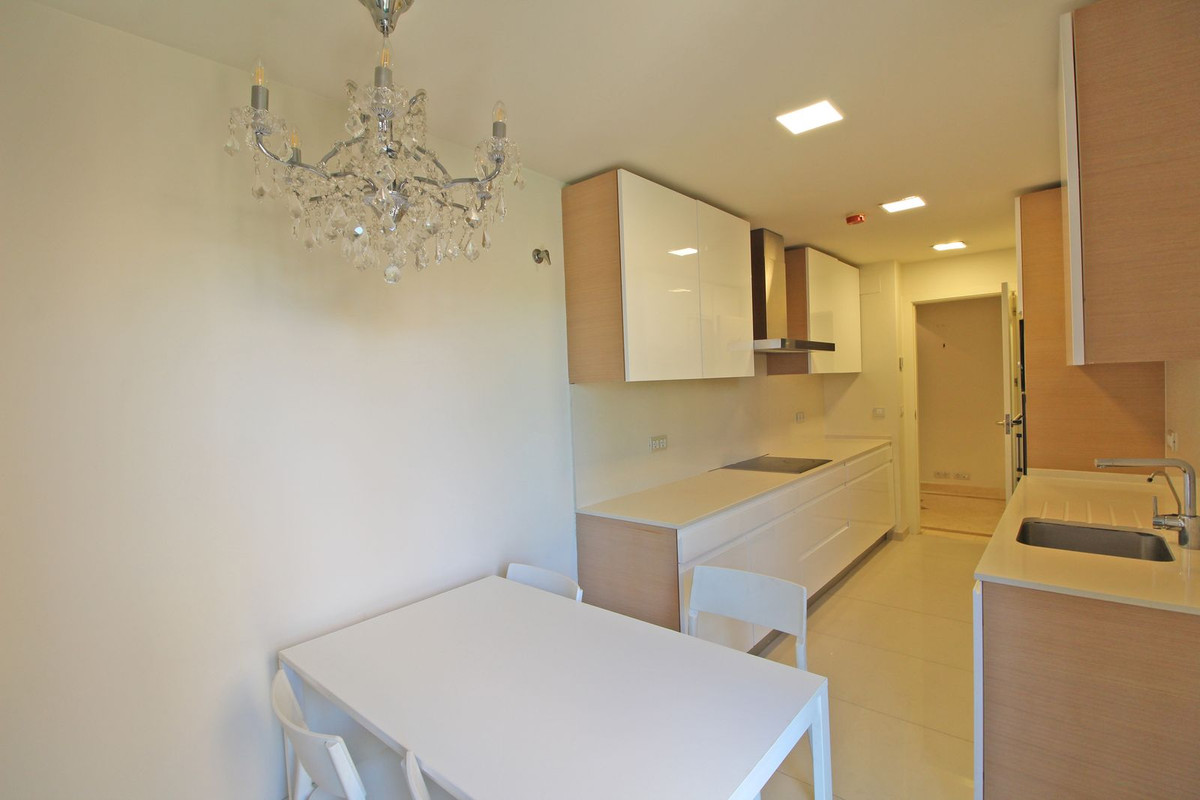 4 bedroom Penthouses for sale in Guadalmina Baja – R5210857