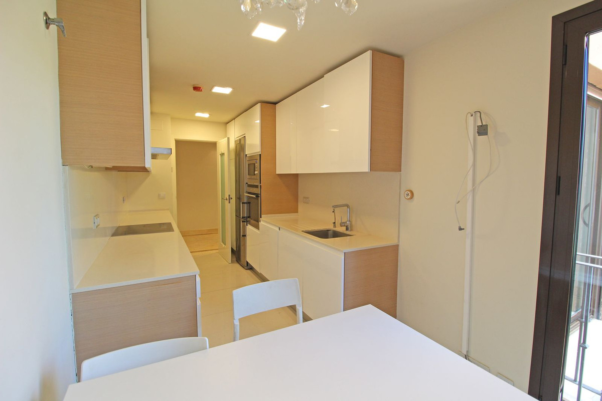 4 bedroom Penthouses for sale in Guadalmina Baja – R5210857