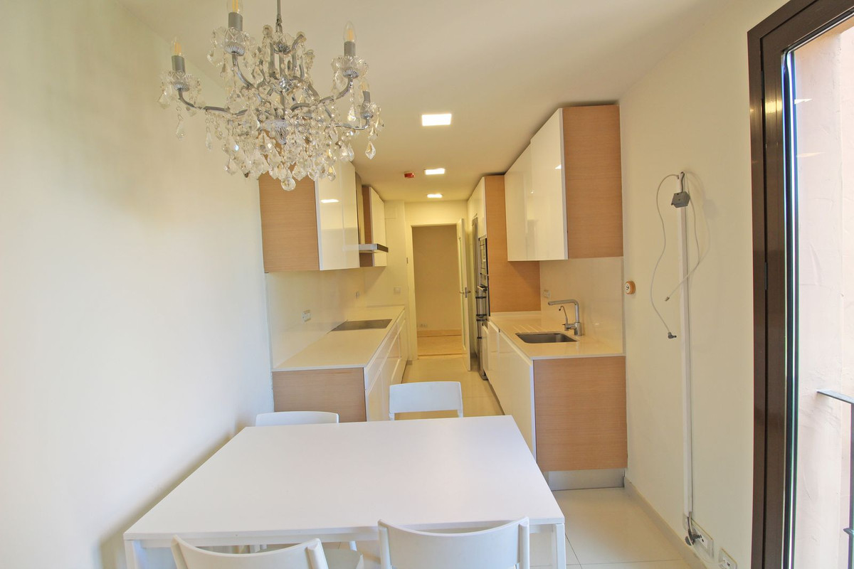 4 bedroom Penthouses for sale in Guadalmina Baja – R5210857