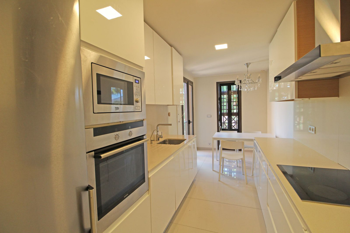 4 bedroom Penthouses for sale in Guadalmina Baja – R5210857