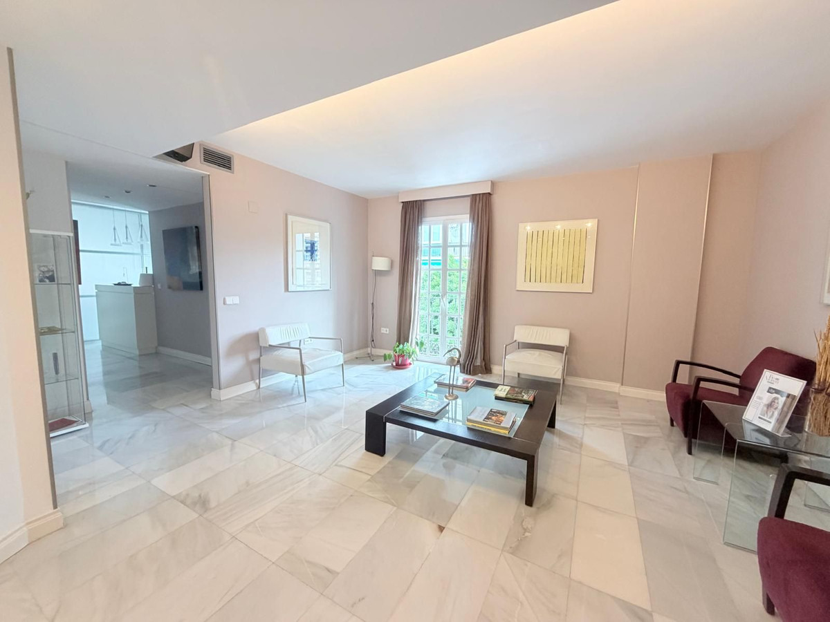 3 bedroom Apartments for sale in Marbella – R5232376