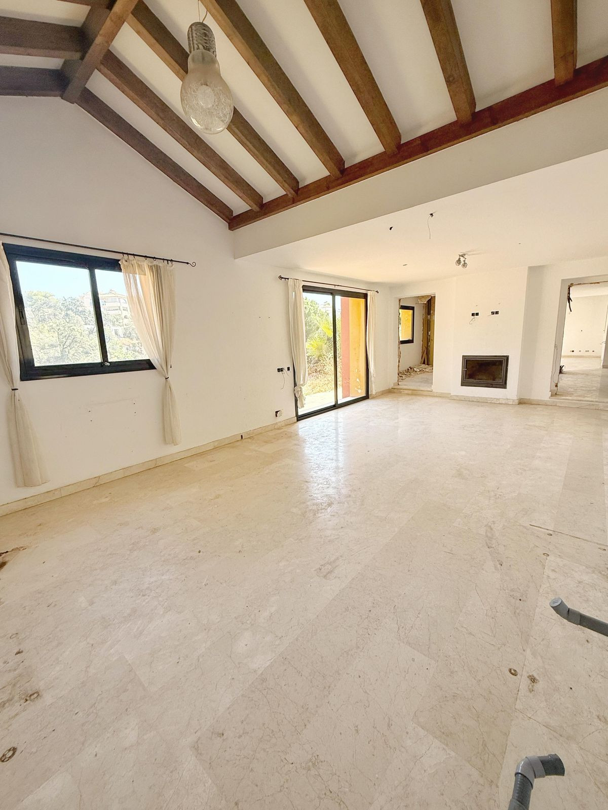 5 bedroom Villas for sale in Elviria – R5196556