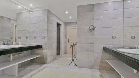 Villas de 5 dormitorios en venta en Guadalmina Baja – R5208694