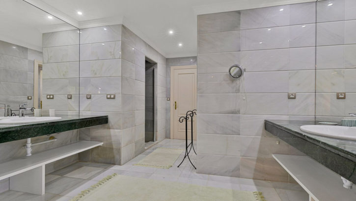 Villas de 5 dormitorios en venta en Guadalmina Baja – R5208694 en 