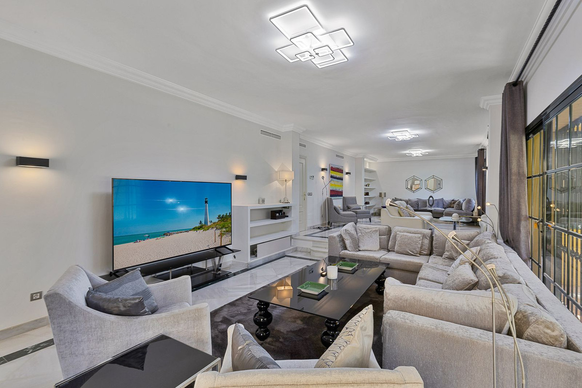 5 bedroom Villas for sale in Guadalmina Baja – R5208694