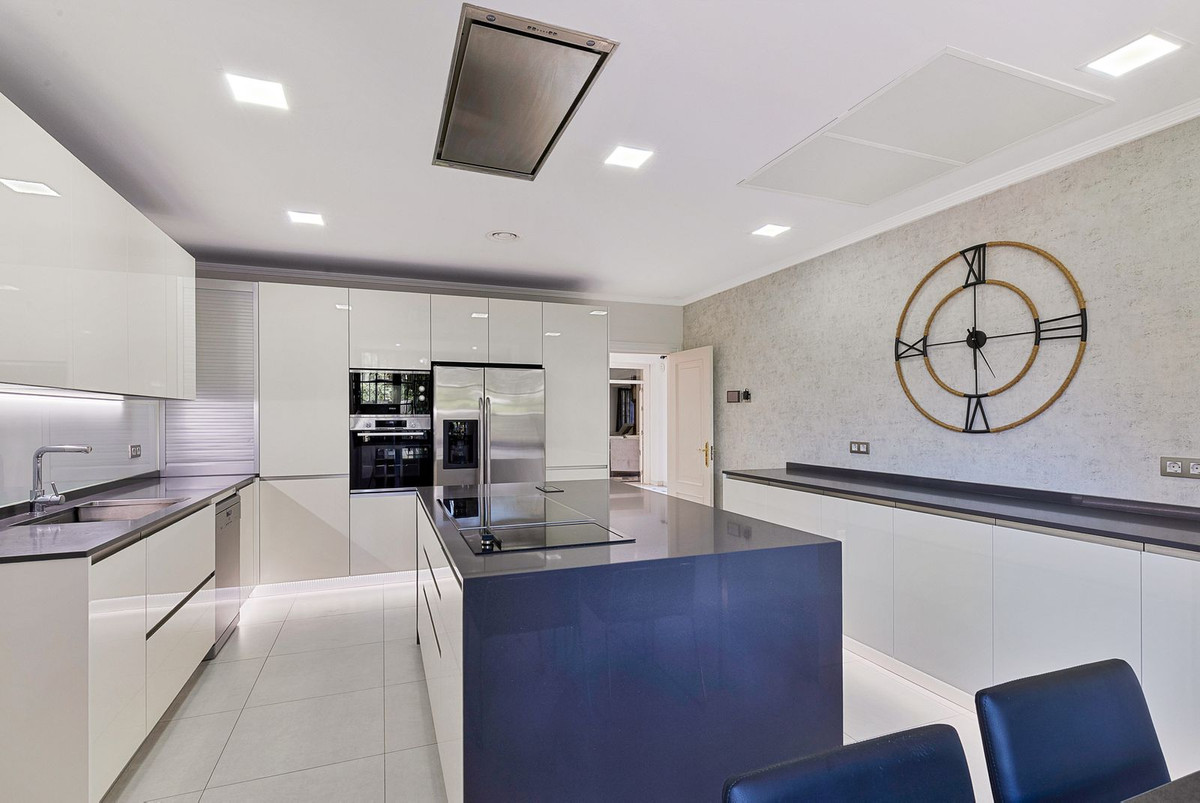 5 bedroom Villas for sale in Guadalmina Baja – R5208694