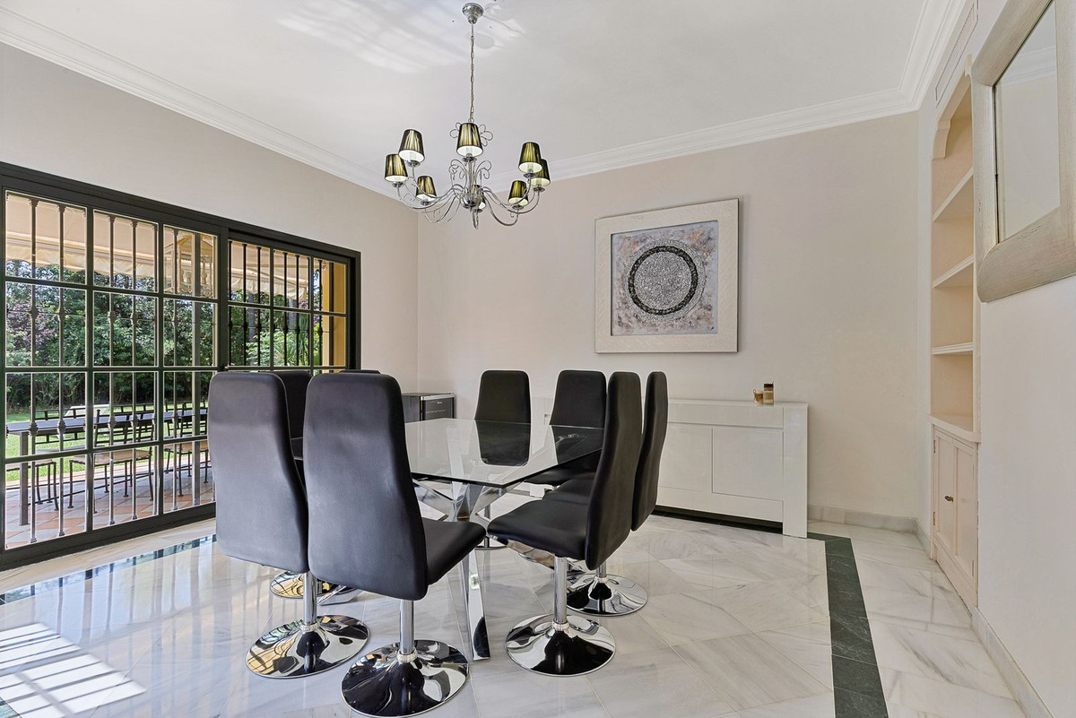 5 bedroom Villas for sale in Guadalmina Baja – R5208694