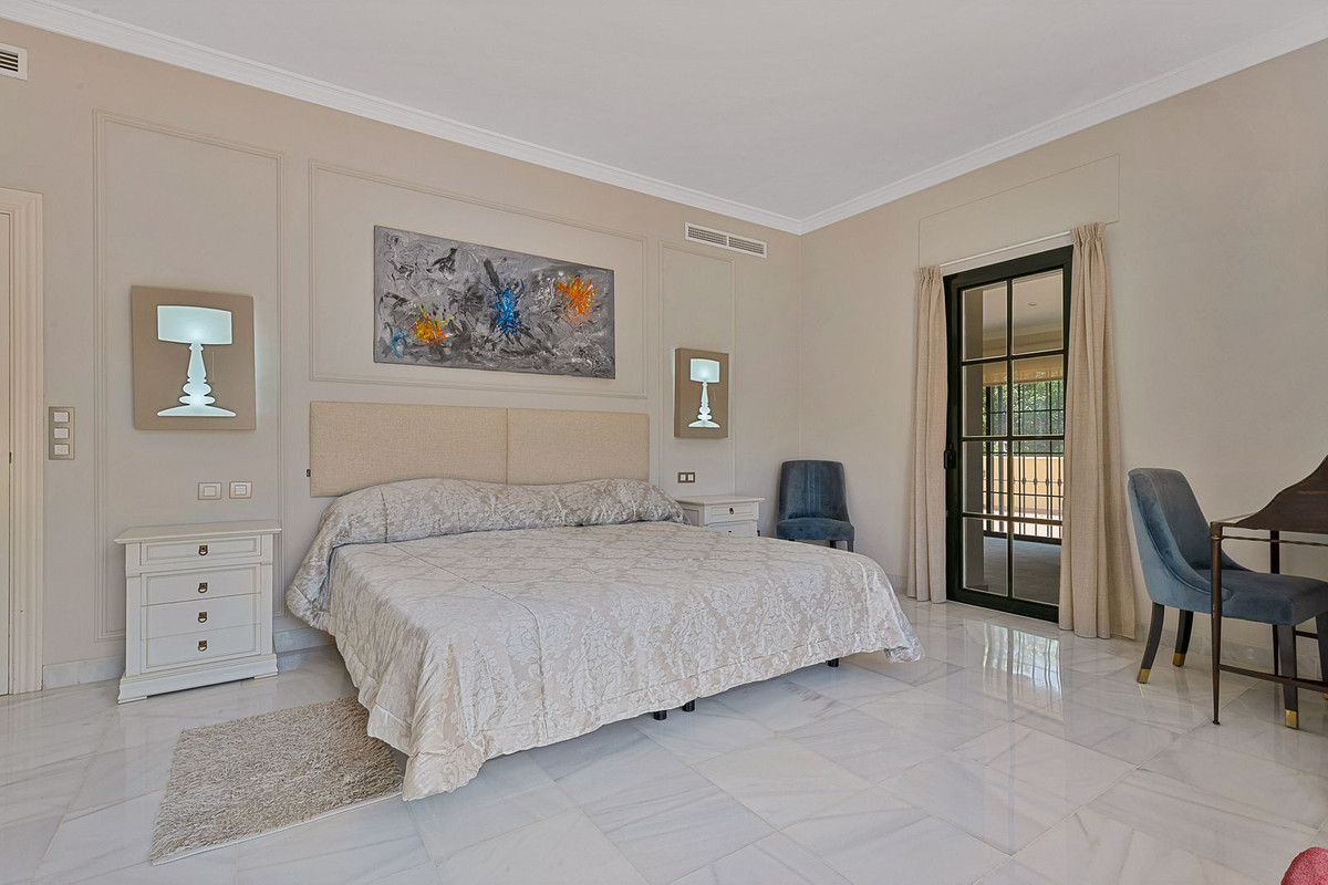 5 bedroom Villas for sale in Guadalmina Baja – R5208694