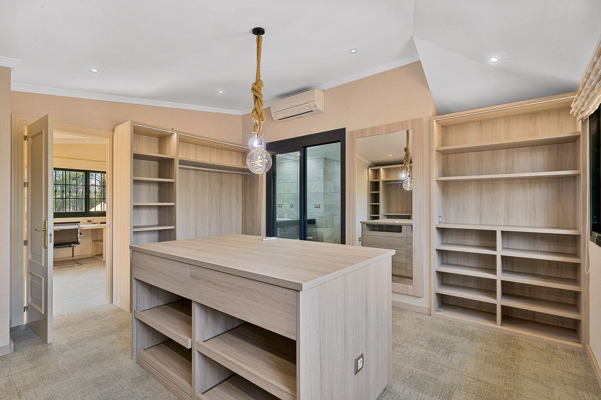 5 bedroom Villas for sale in Guadalmina Baja – R5208694