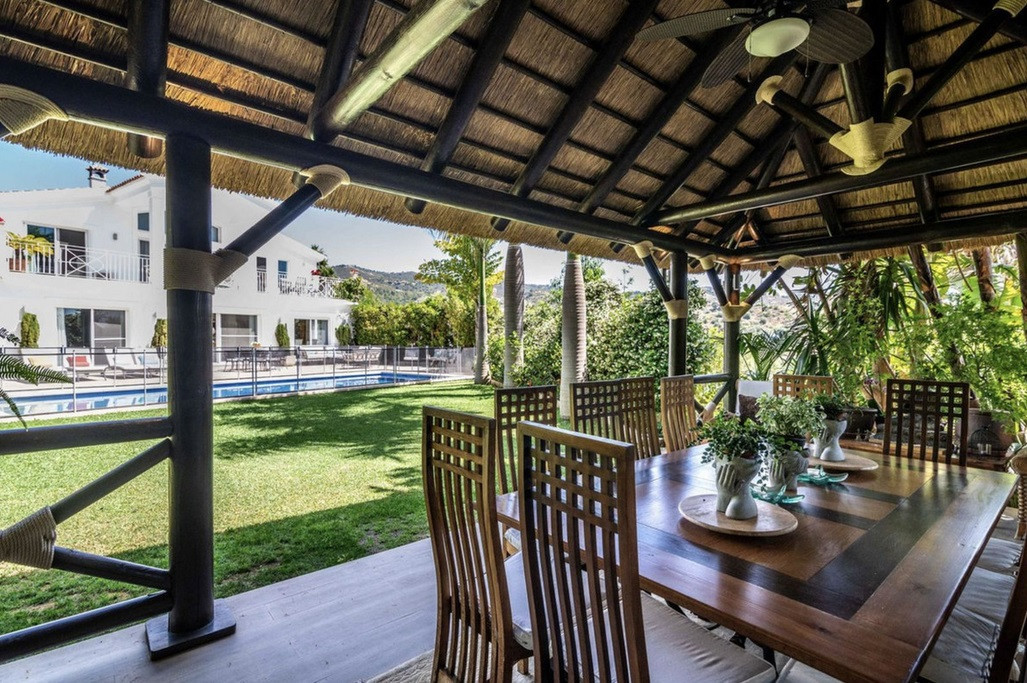 5 bedroom Villas for sale in Elviria – R4867882