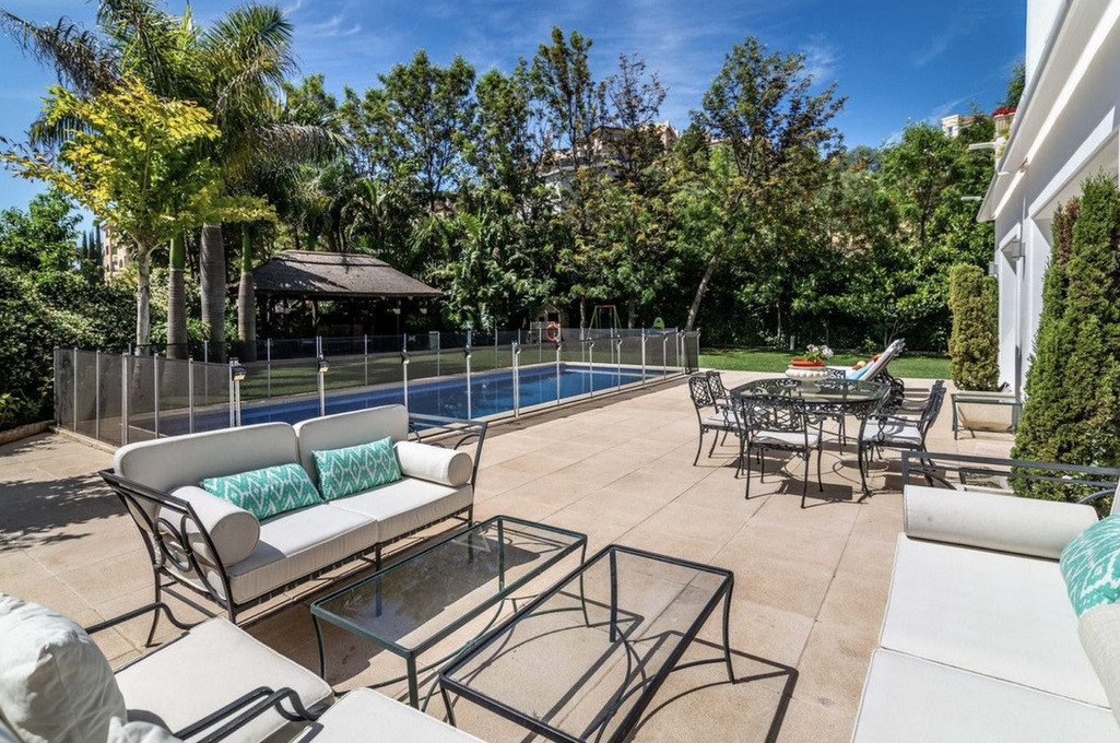 5 bedroom Villas for sale in Elviria – R4867882