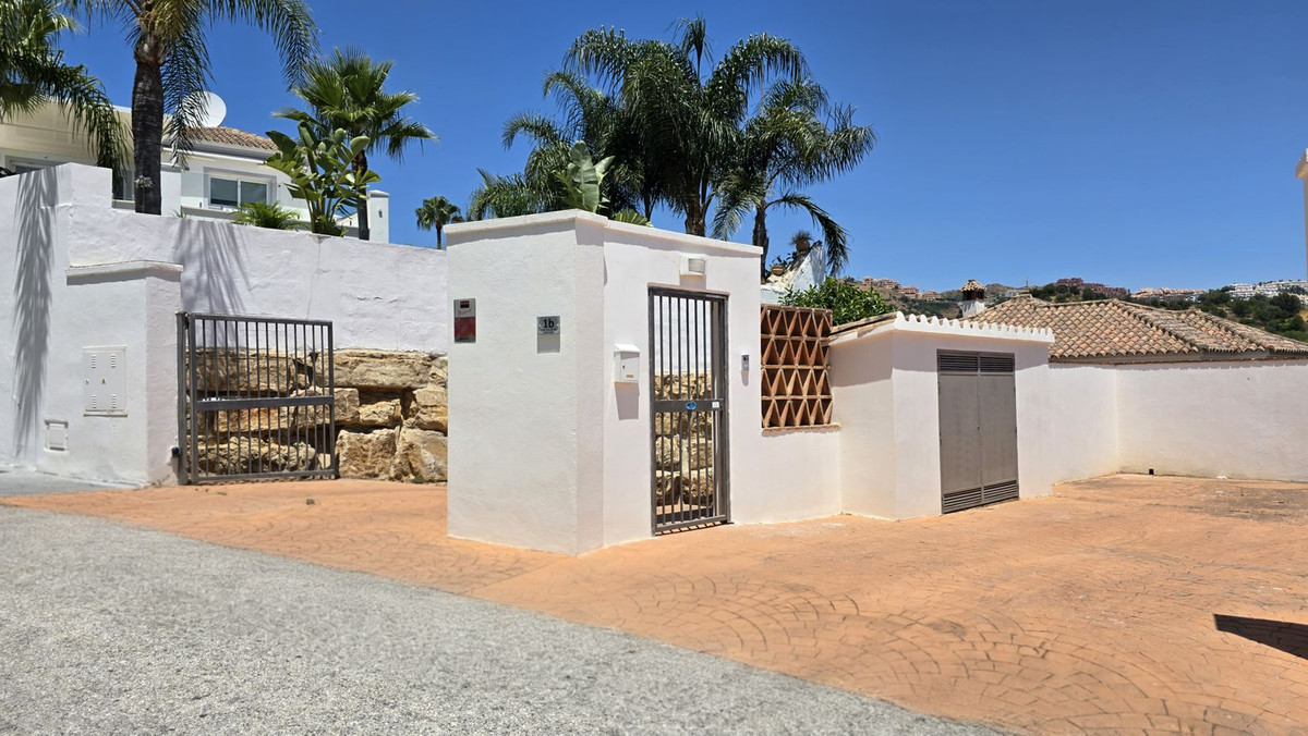 4 bedroom Villas for sale in Calahonda – R5107366 4 bedroom Villas for sale in Calahonda – R5107366