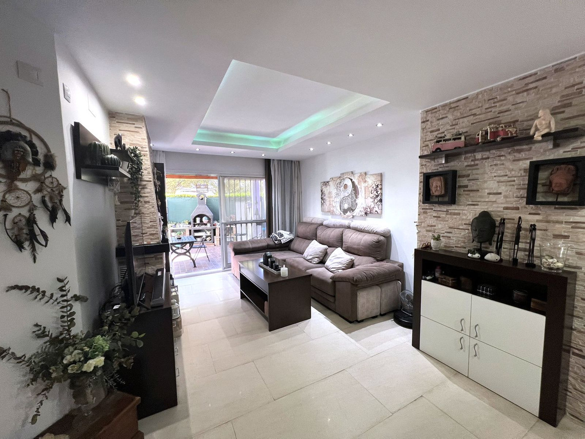 2 bedroom Apartments for sale in Calahonda – R5184979