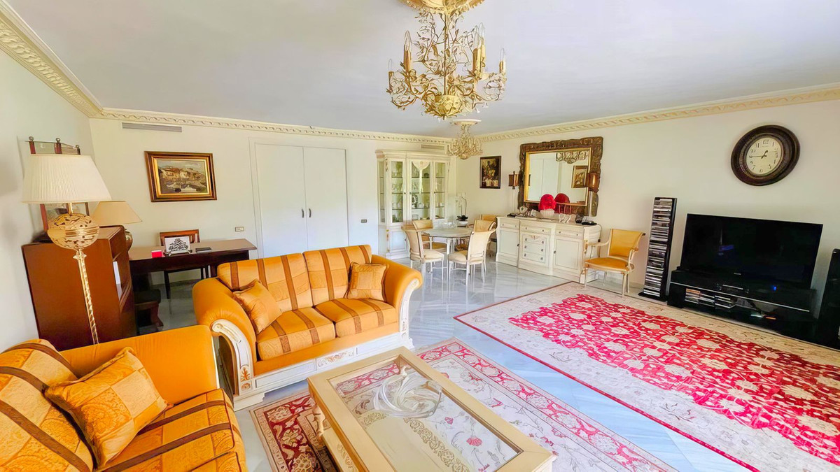 3 bedroom Apartments for sale in Marbella – R4728676