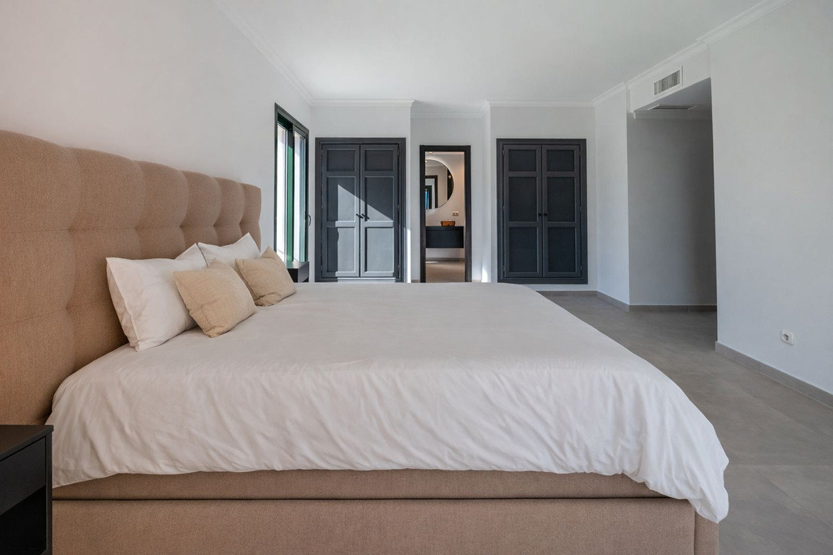 3 bedroom Apartments for sale in Monte Halcones – R5254024