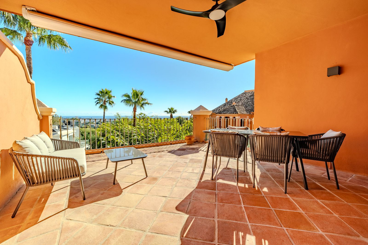 3 bedroom Apartments for sale in Monte Halcones – R5254024