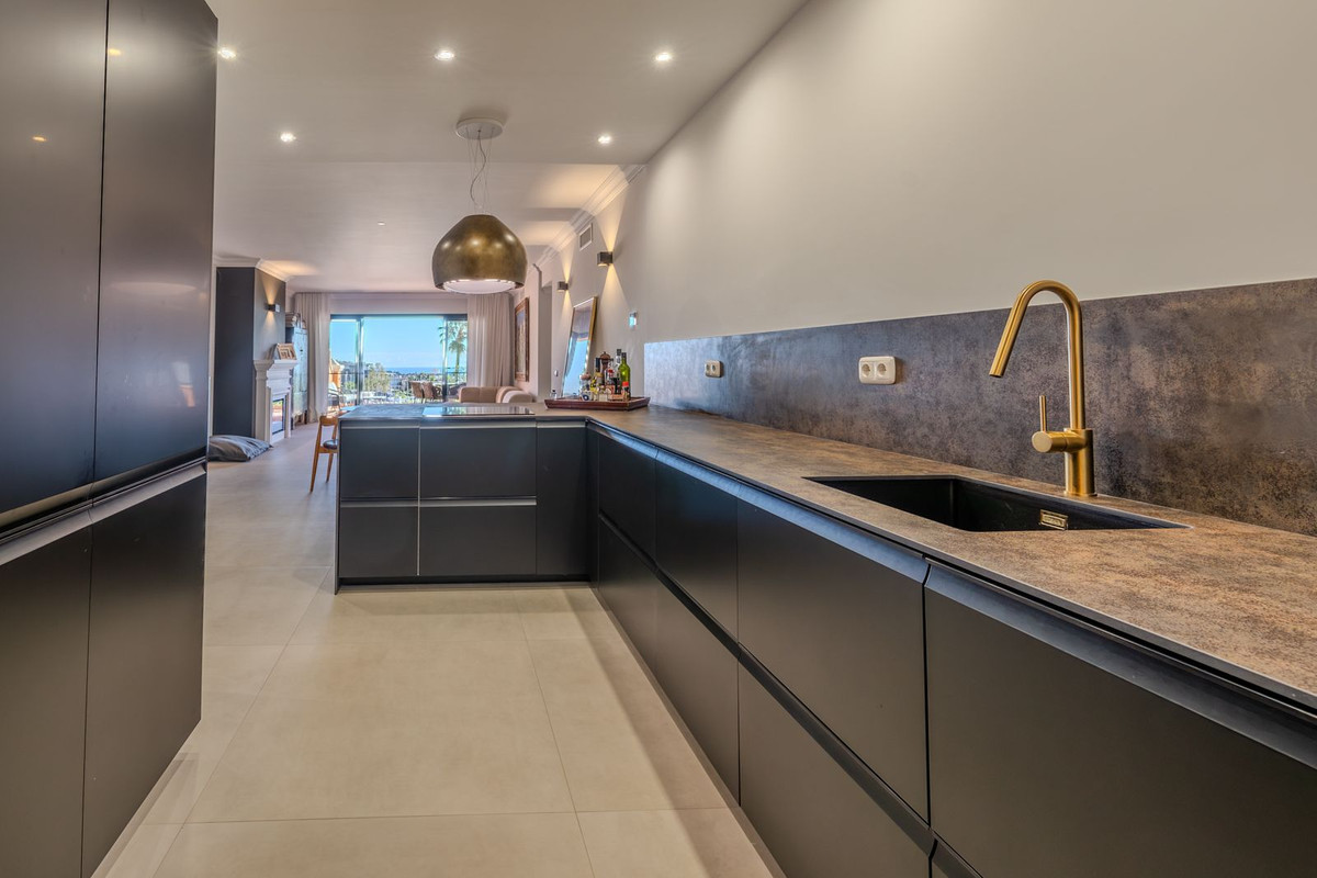 3 bedroom Apartments for sale in Monte Halcones – R5254024