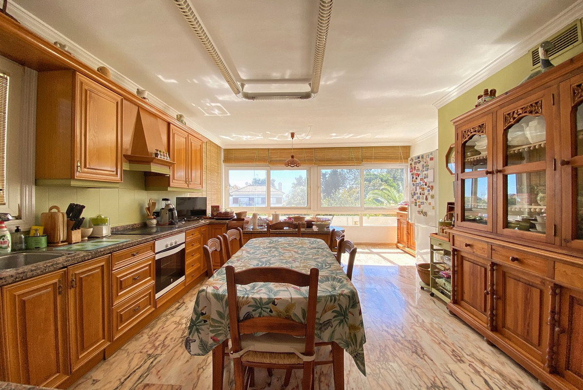 Villas de 6 dormitorios en venta en Marbella – R4269787