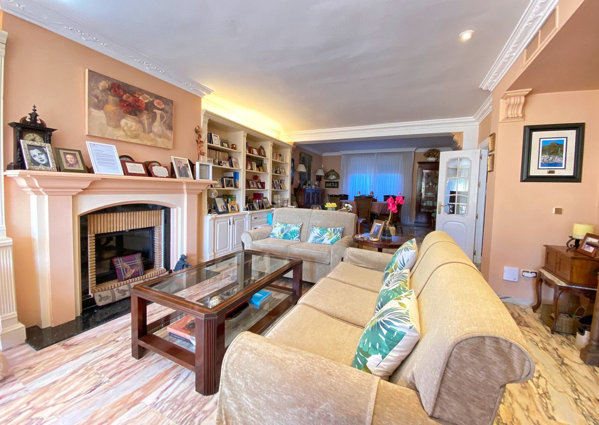 Villas de 6 dormitorios en venta en Marbella – R4269787