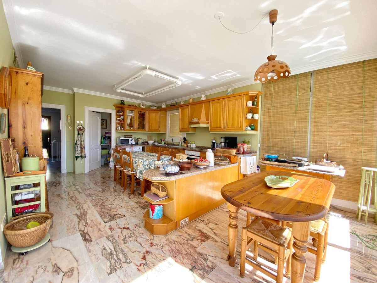 Villas de 6 dormitorios en venta en Marbella – R4269787