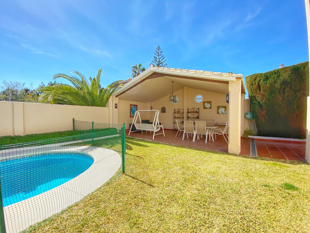 Villas de 6 dormitorios en venta en Marbella – R4269787