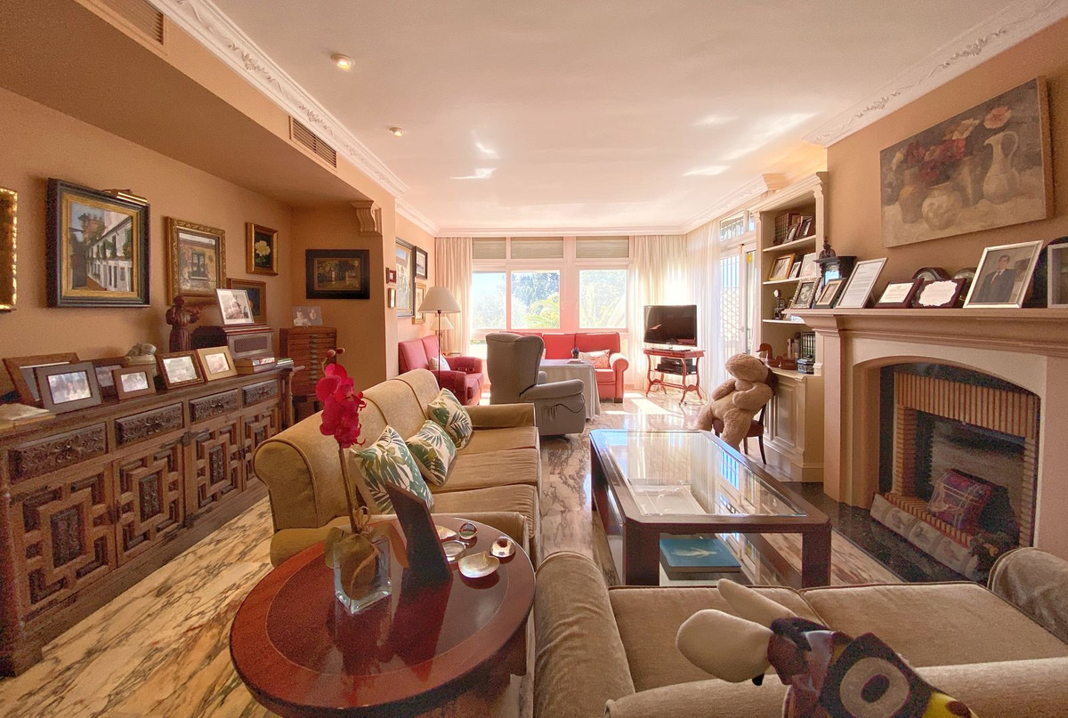 Villas de 6 dormitorios en venta en Marbella – R4269787