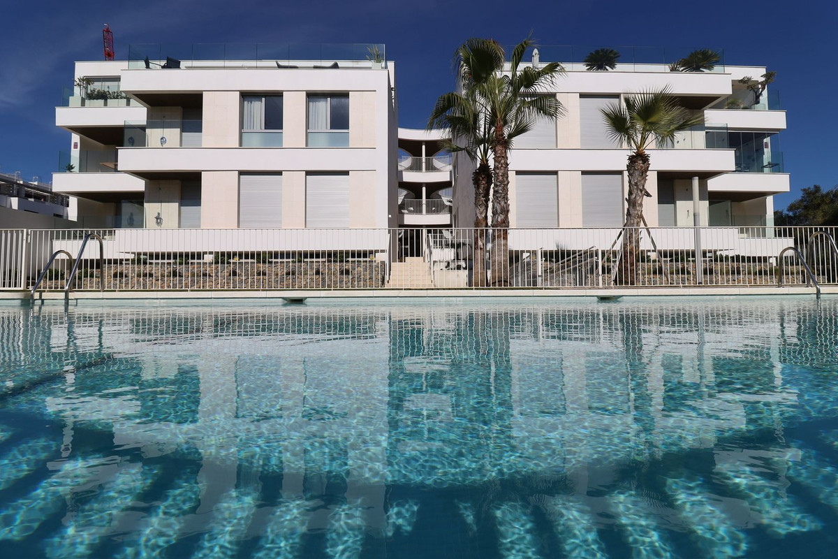 Apartamentos de 3 dormitorios en venta en Elviria – R4693612