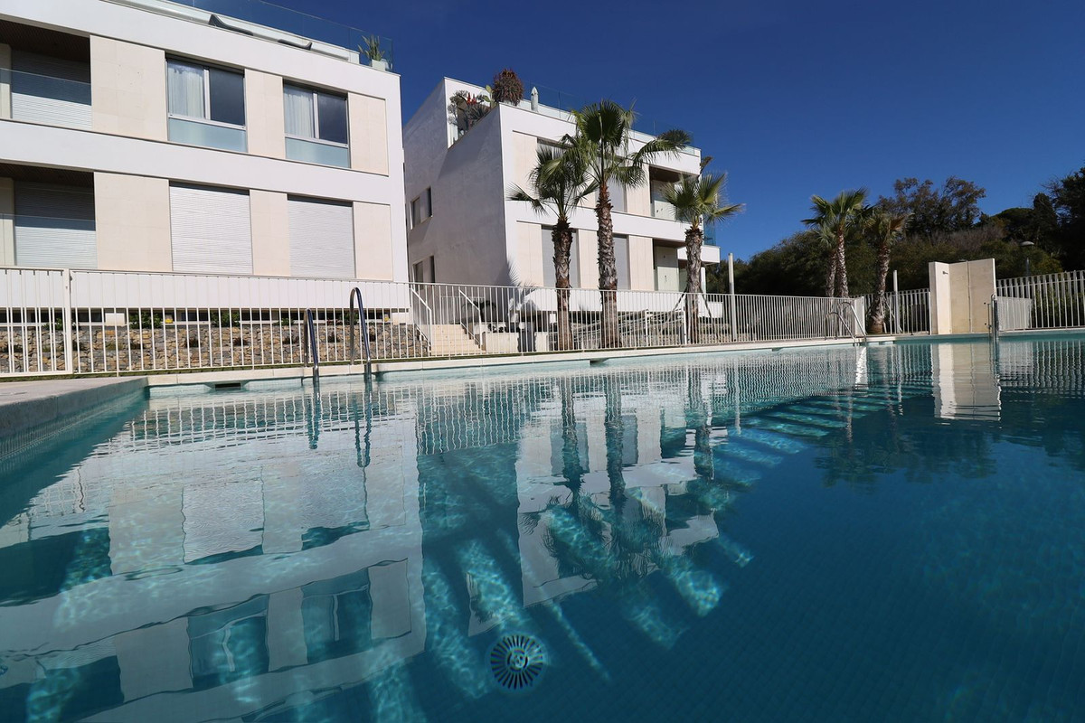 Apartamentos de 3 dormitorios en venta en Elviria – R4693612