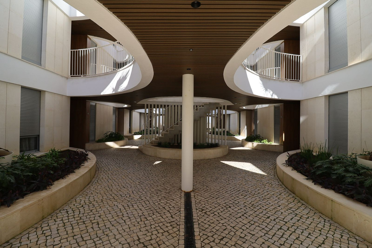 Apartamentos de 3 dormitorios en venta en Elviria – R4693612