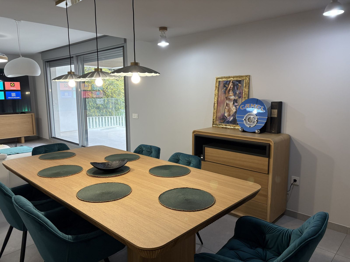 Apartamentos de 3 dormitorios en venta en Elviria – R4693612