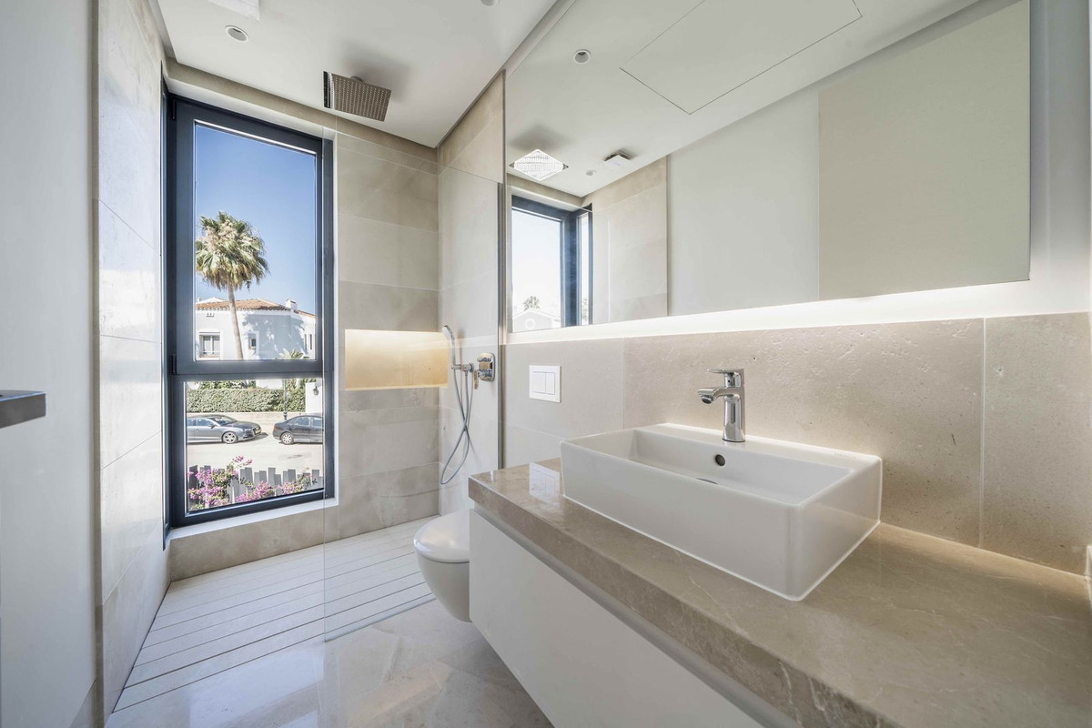 4 bedroom Villas for sale in Nueva Milla de Oro – R5001682