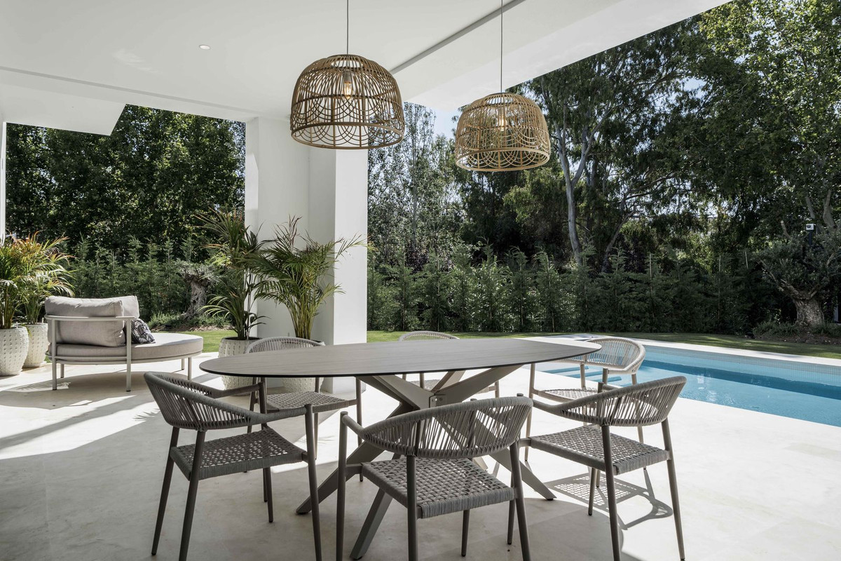 4 bedroom Villas for sale in Nueva Milla de Oro – R5001682