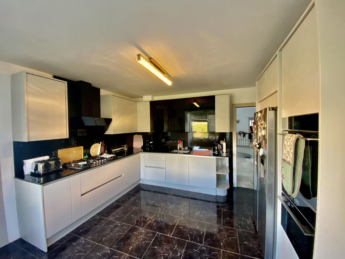 5 bedroom Villas for sale in Calahonda – R5273938 5 bedroom Villas for sale in Calahonda – R5273938