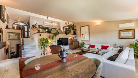 Villas de 7 dormitorios en venta en Las Brisas – R5222131