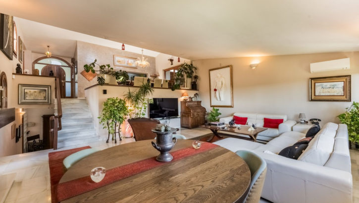 Villas de 7 dormitorios en venta en Las Brisas – R5222131 en 