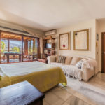 7 bedroom Villas for sale in Las Brisas – R5222131