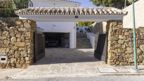 4 bedroom Villas for sale in Calahonda – R5272873