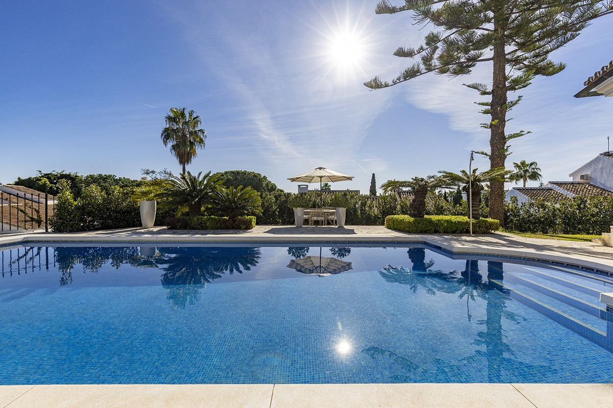 4 bedroom Villas for sale in Calahonda – R5272873