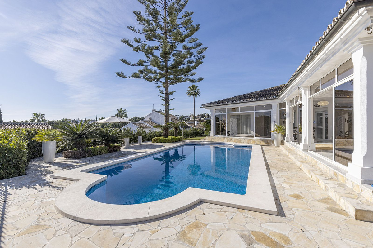 4 bedroom Villas for sale in Calahonda – R5272873