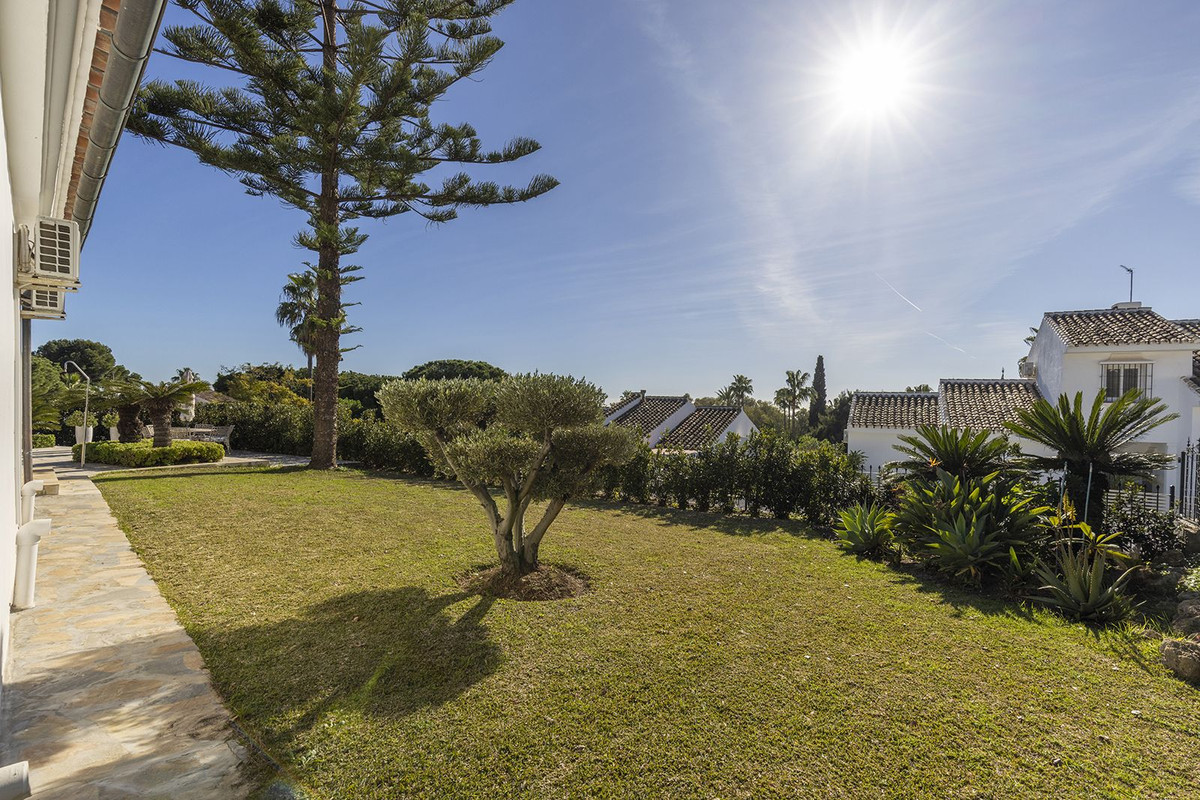 4 bedroom Villas for sale in Calahonda – R5272873