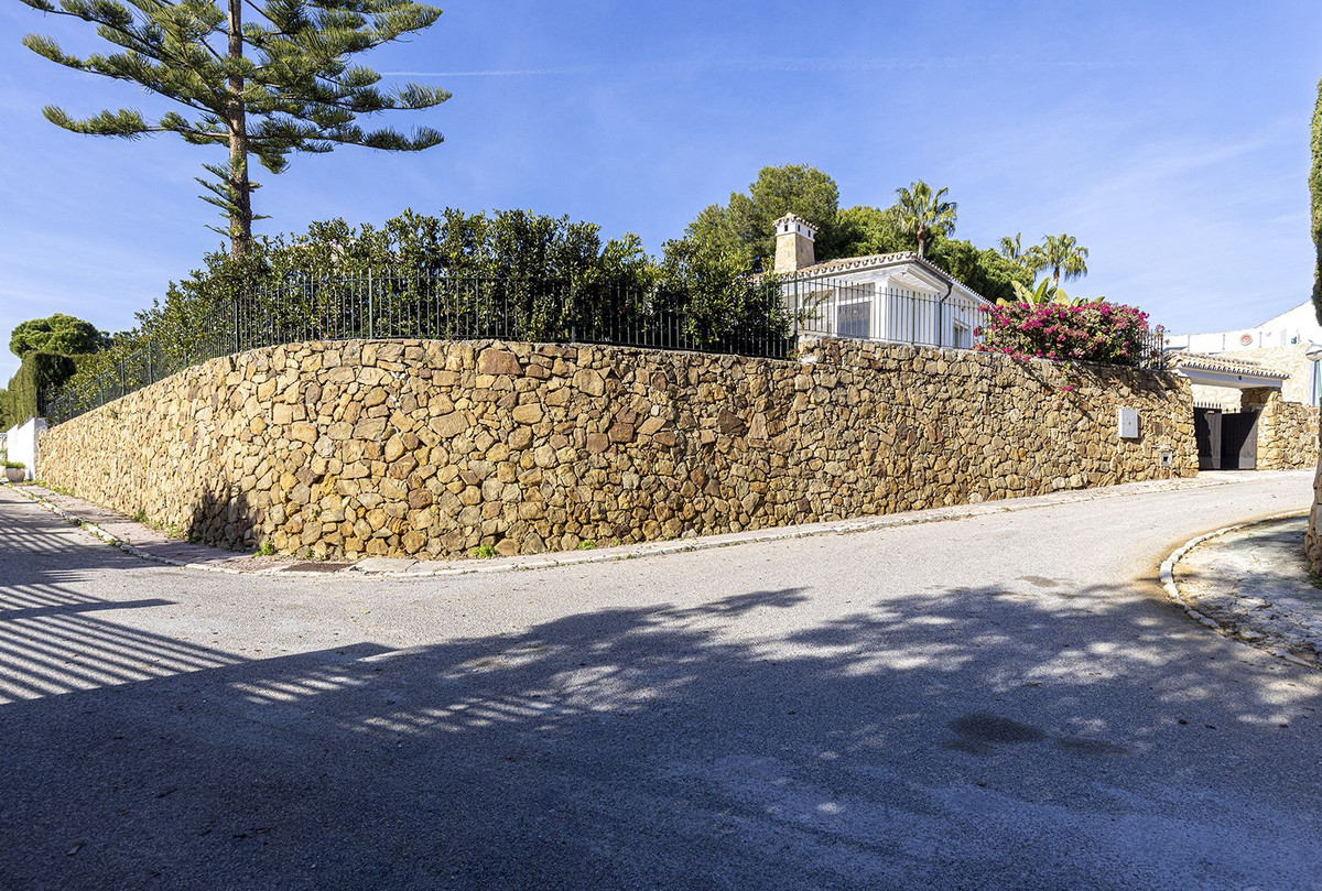 4 bedroom Villas for sale in Calahonda – R5272873