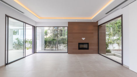 4 bedroom Villas for sale in Marbella – R5195698