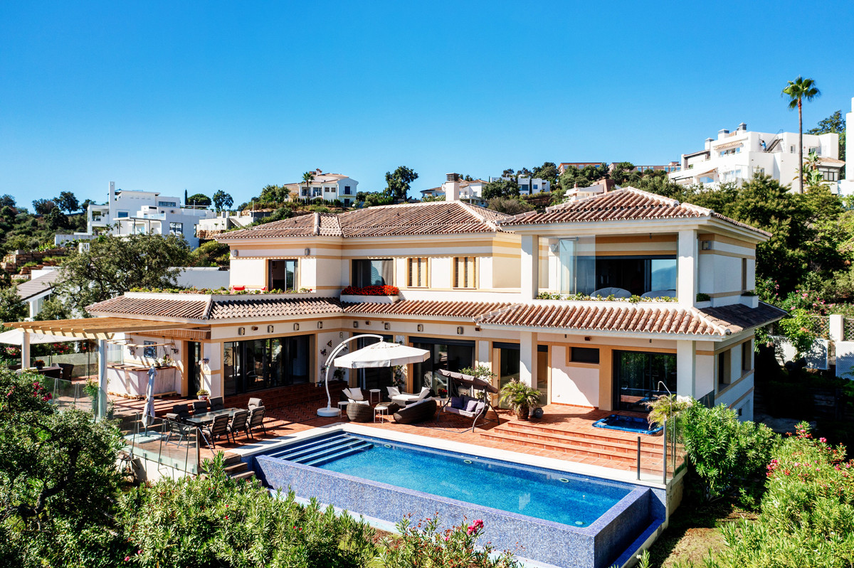 5 bedroom Villas for sale in Marbella – R5289004