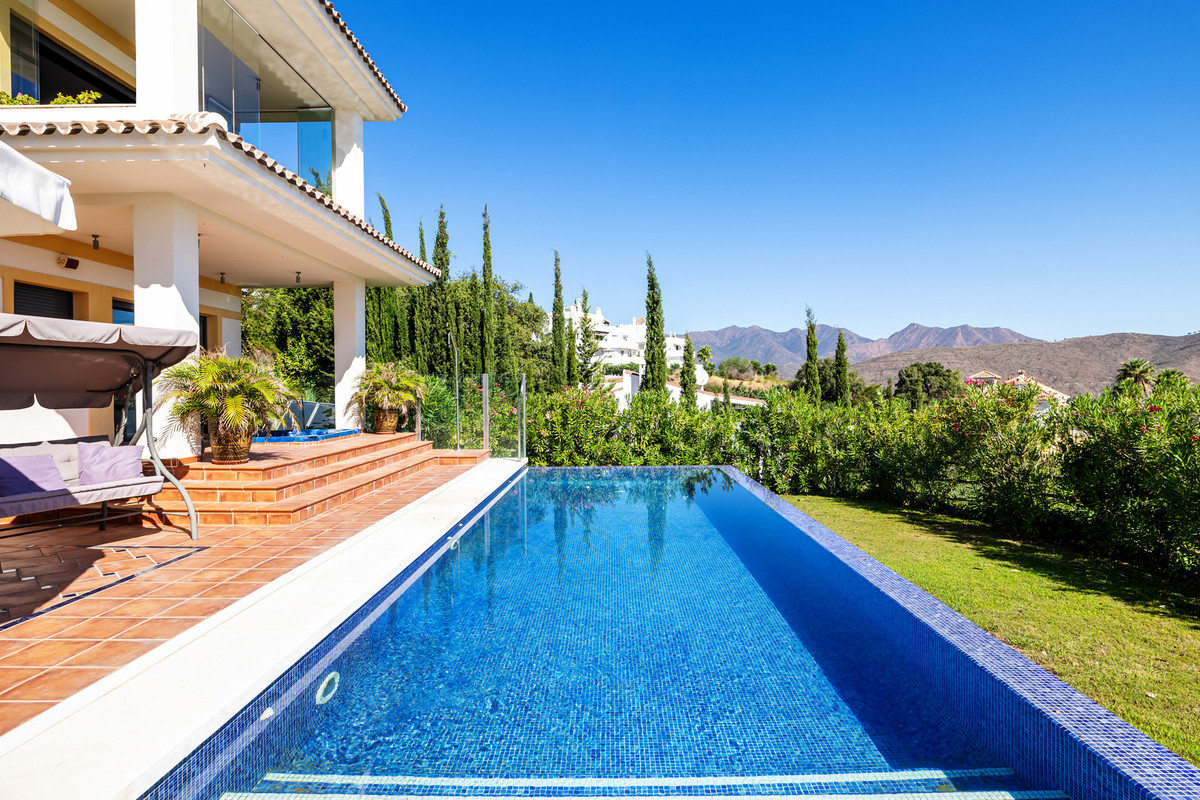 5 bedroom Villas for sale in Marbella – R5289004