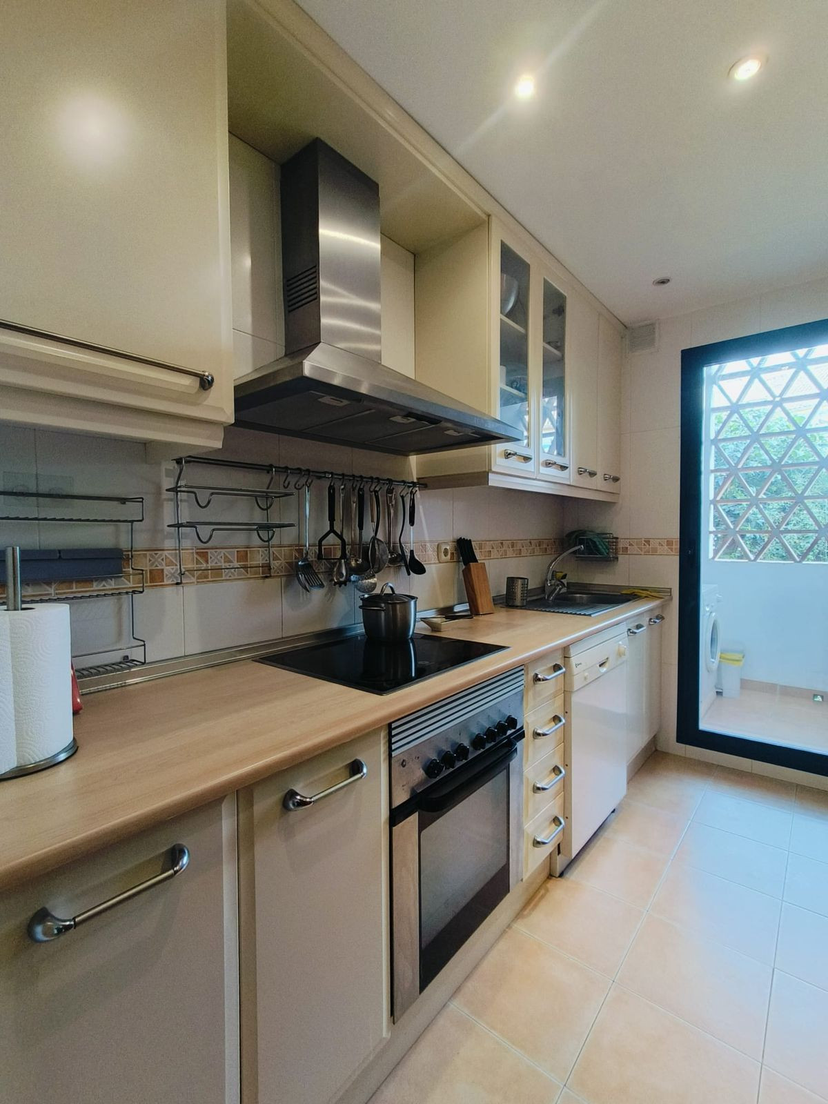 2 bedroom Apartments for sale in Marbesa – R5024332