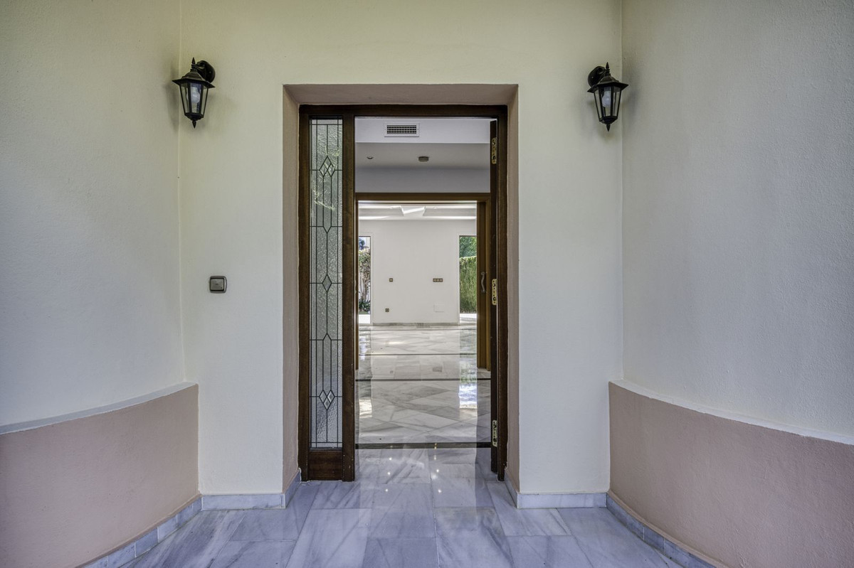 4 bedroom Villas for sale in El Rosario – R5250064