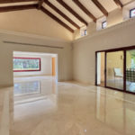 Villas de 5 dormitorios en venta en Milla de Oro – R4359958